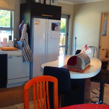 Lakefront Fantail Cottage Lake Hawea, Wanaka 外观 照片