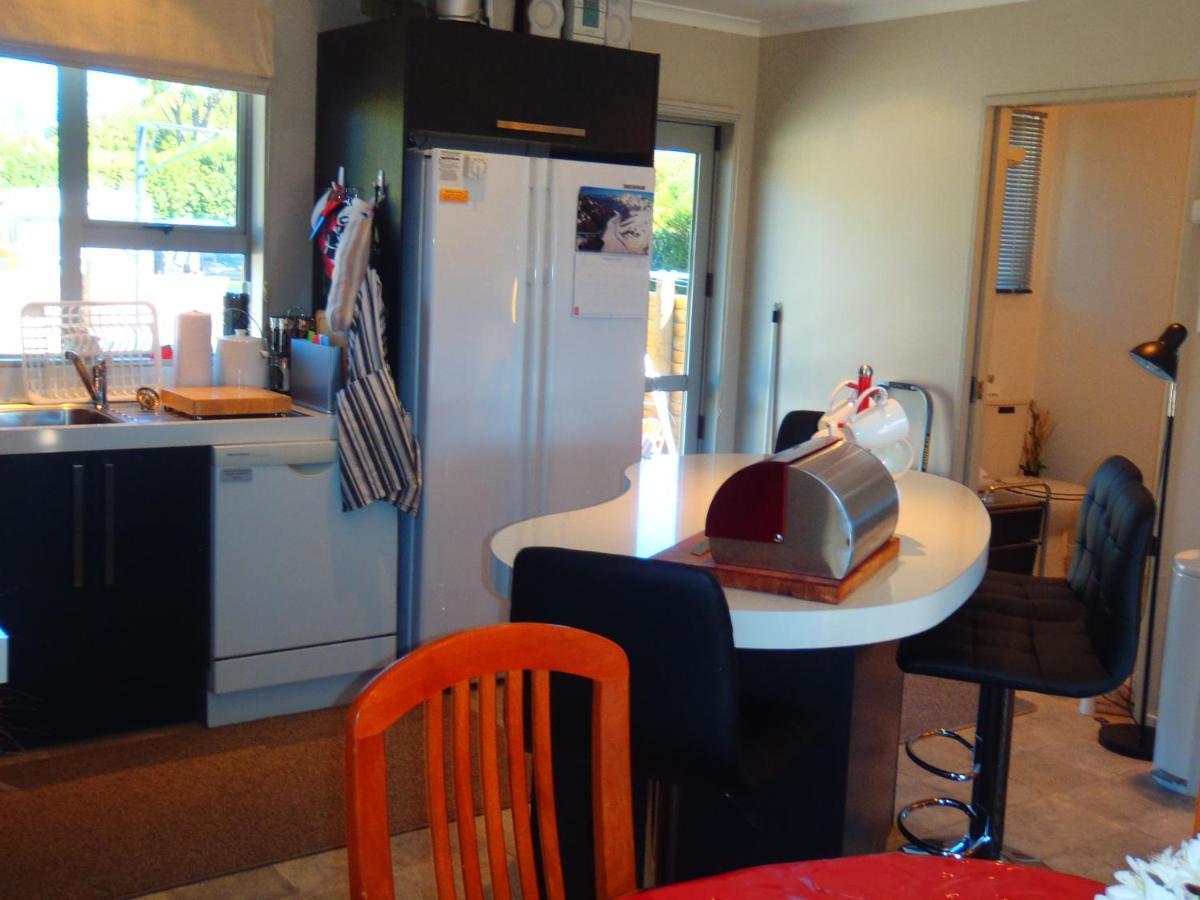 Lakefront Fantail Cottage Lake Hawea, Wanaka 外观 照片