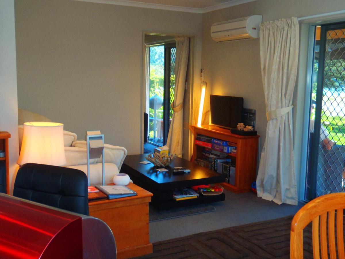 Lakefront Fantail Cottage Lake Hawea, Wanaka 外观 照片