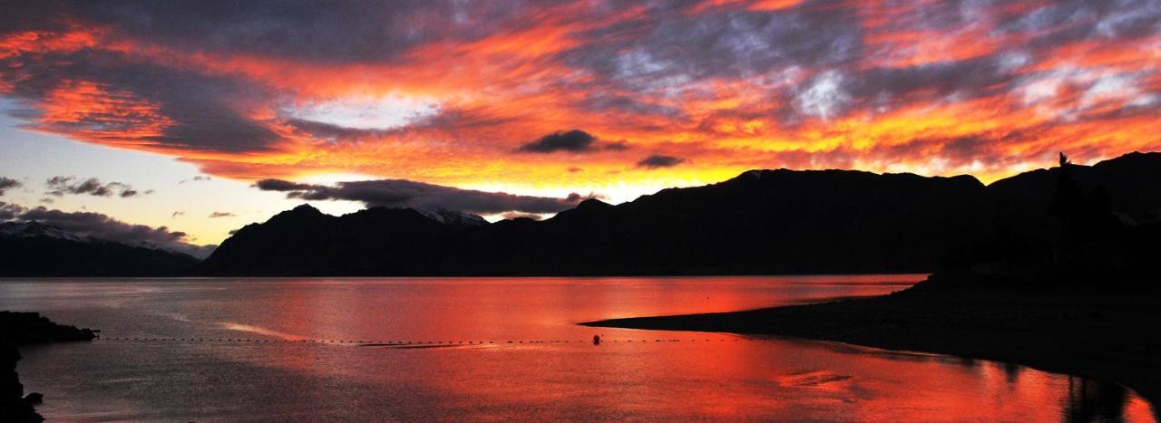 Lakefront Fantail Cottage Lake Hawea, Wanaka 外观 照片